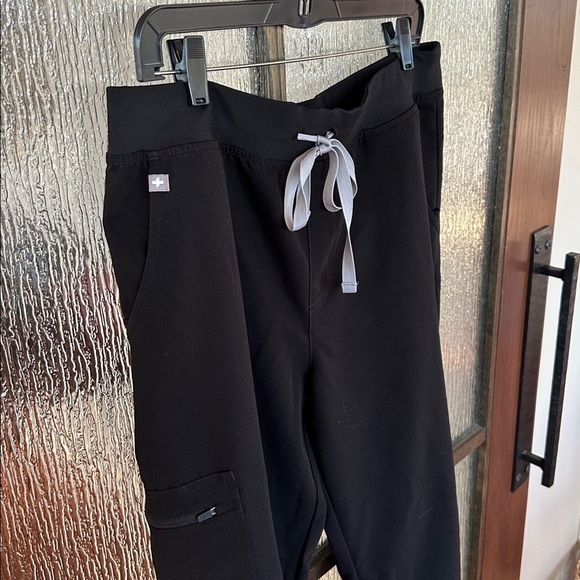 Figs Women's Black Jogger Pants in black size XL tall. - Picture 6 of 8